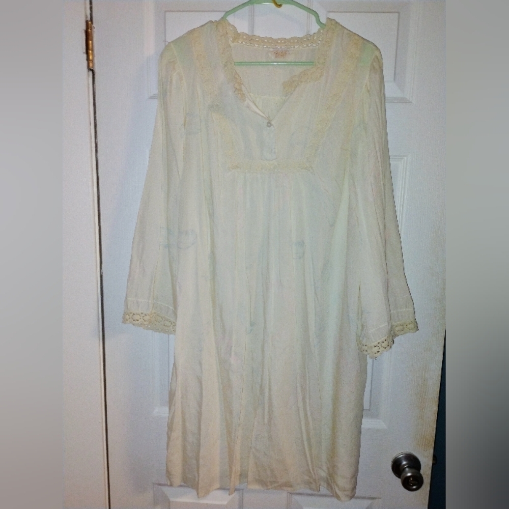 Women's Cream Lace Trim Nightgown